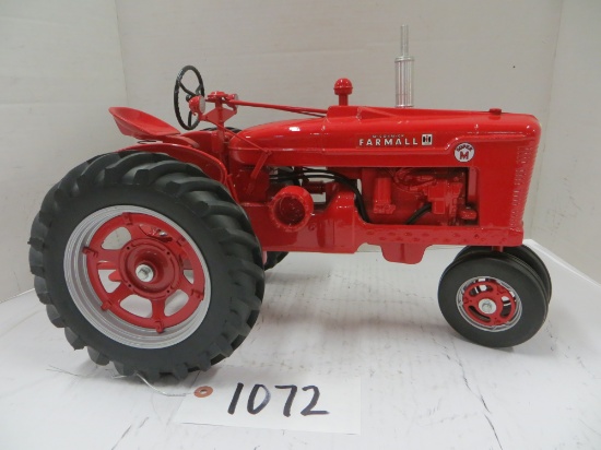 Farmall Super M  	1/8 Scale