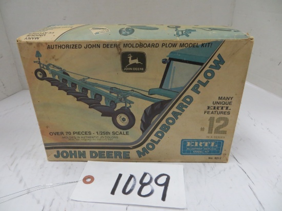 Ertl	JD Moldboard Plow 	1/25 Scale