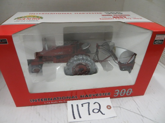 Spec Cast	IH International Harvester 300 w/Sprayer 2009 Summer Farm Toy Show 	