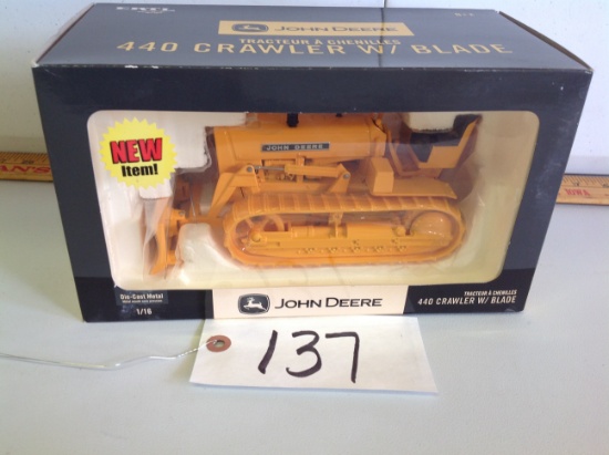Ertl	JD 440 Crawler w/blade
