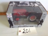 Ertl	IH 300U Elvis Presley used to mow his lawn in 1957