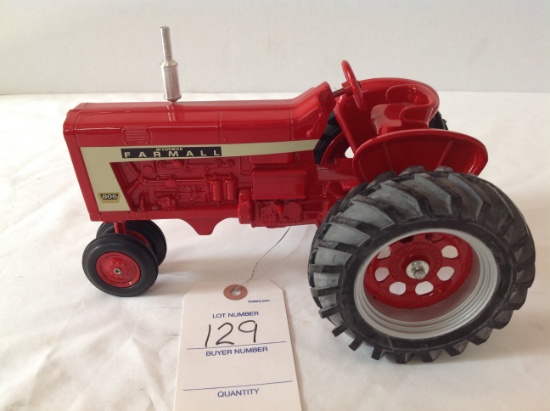 Farmall 806, Canada