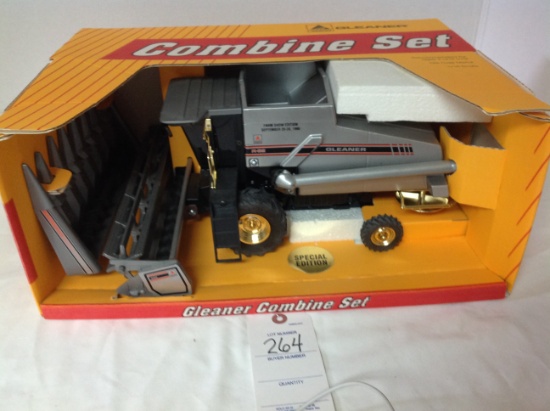 Gleaner R-62 Special Edition