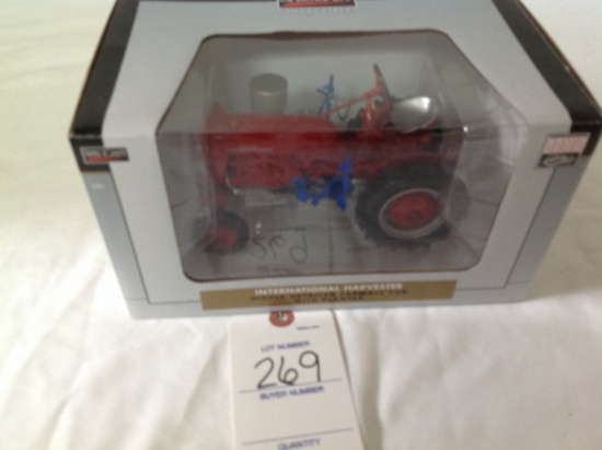 IH Highly detailed Farmall cub w/planter
