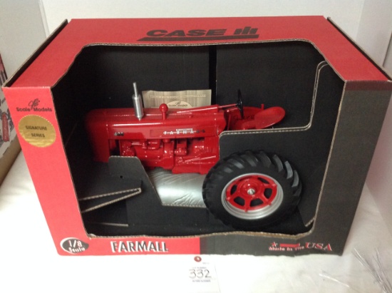 Farmall 400 Signature Series  1/8 Scale
