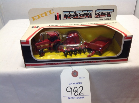 IH tractor, wagon & wagon   1/64 scale