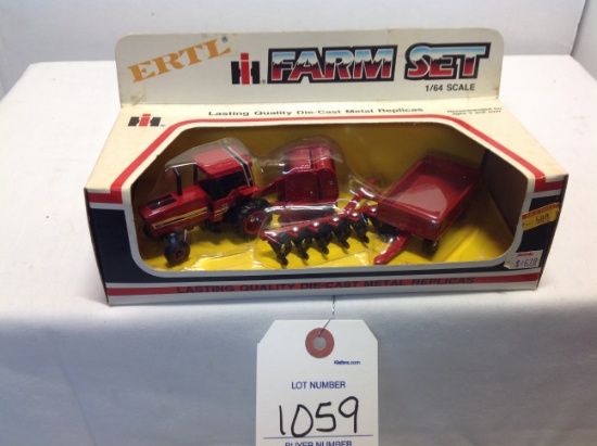 IH Farm Set   1/64 Scale