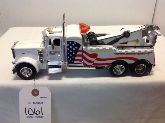 Peterbilt wrecker American Towing   1/32 Scale