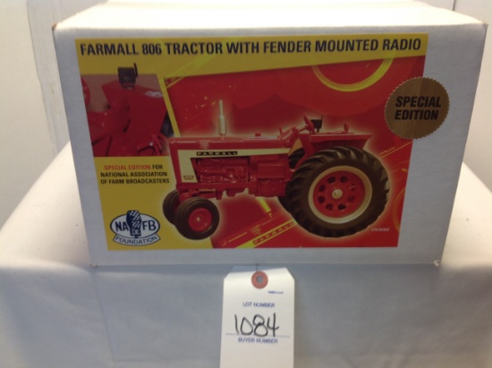 Farmall 806 w/Fenders & Radio  Special Edition  1/16 Scale