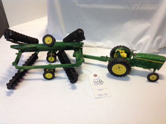 JD tractor w/JD disc w/box