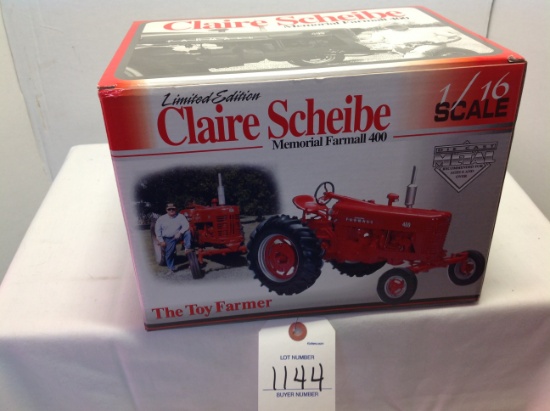 Farmall 400 LE Claire Scheibe Memorial   The Toy Farmer   1/16 Scale