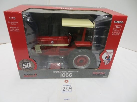 IH 1066 w/nf Collector Edition  50th Anniversary  Prestige Collection  1/16 Scale