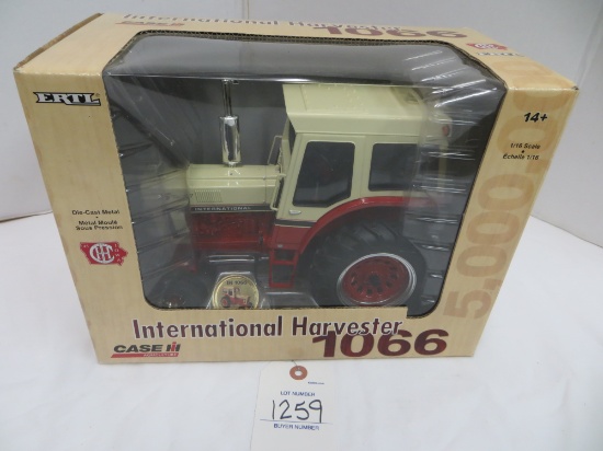 IH 1066 #5 Member Collector Edition  Nice  1/16 Scale