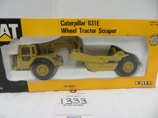 Caterpillar 631E Wheel Tractor Scraper   1/50 Scale  box damage