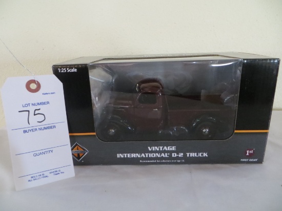 First Gear International D-2 Vintage Truck 1:25 scale Diecast Metal