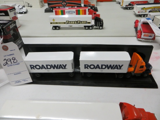 RoadWay Daycab Semi and pup trailers (in plastic case Missing Pup hookup pc