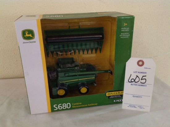 John Deere S680 Combine 1/64th Scale