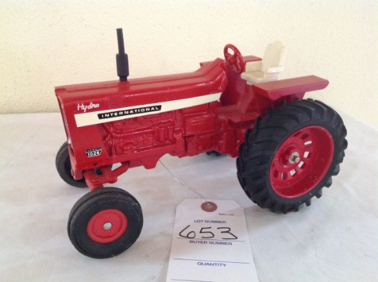 International 1026 tractor