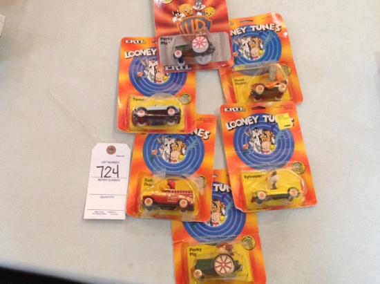 6 Looney Tunes toys