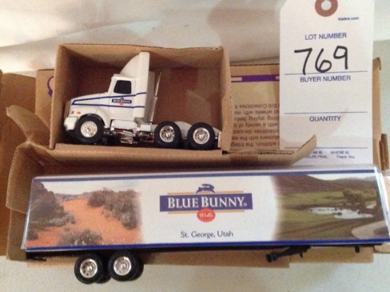 Ertl Collectibles White GMC Cab with trailer Blue Bunny