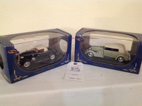 2 Signature Models Cars in Hard Cases. 1933 Cadillac Fleetwood (a crack in