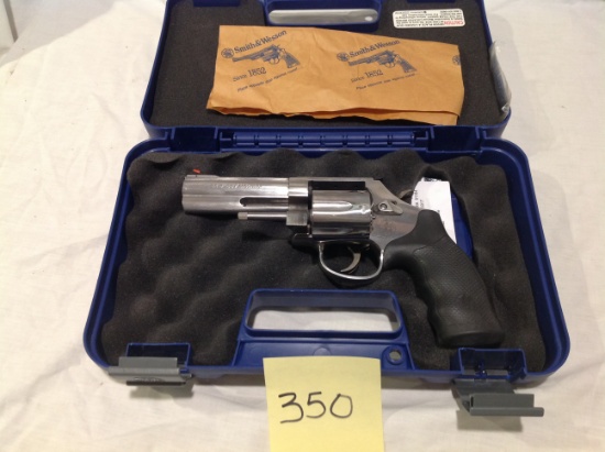 Smith & Wesson .357 pistol w/rubber handle & case