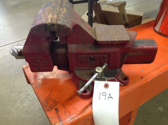 Columbian 5 1/2" vise