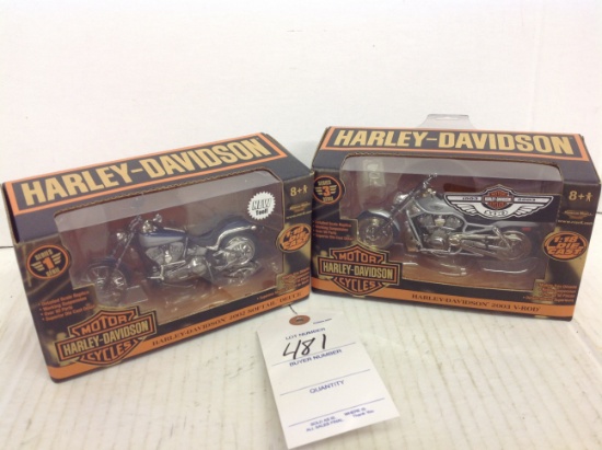 Harley Davidson 2002 Softail Deuce and 2003 V-Rod 1/18 scale