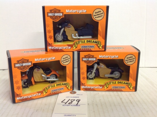 3 Harley Davidson Hometown Roadway Wooden Toy  Motocyclettes Blue, Orange,