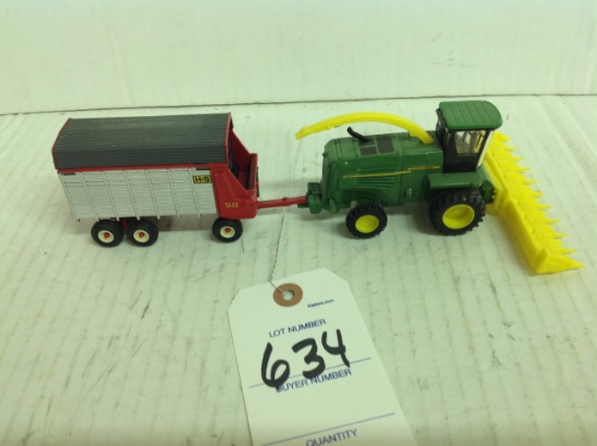 1/64 scale John Deere Chopper with H&S Wagon