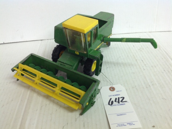 John Deere 6600 Combine with Grain head Played with Condition but still has