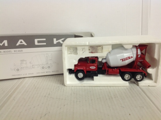 First Gear Mack R-Model Mixer