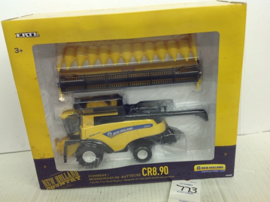 New Holland CR8.90 Combine with both heads