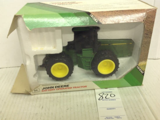 John Deere 8960 Battery Operated Tractor Batteries not included - box is da