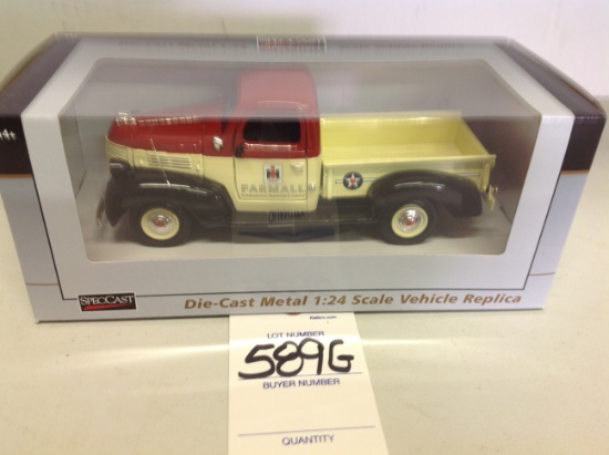 Farmall IH truck   1/24 scale