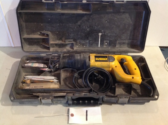 DeWalt jigsaw w/extra blades