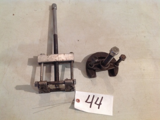 2 different gear or bearing pullers