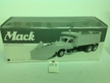 Mack B-Model Dump Truck w/plow, 1st Gear, Highly Detailed, 1/25 scale