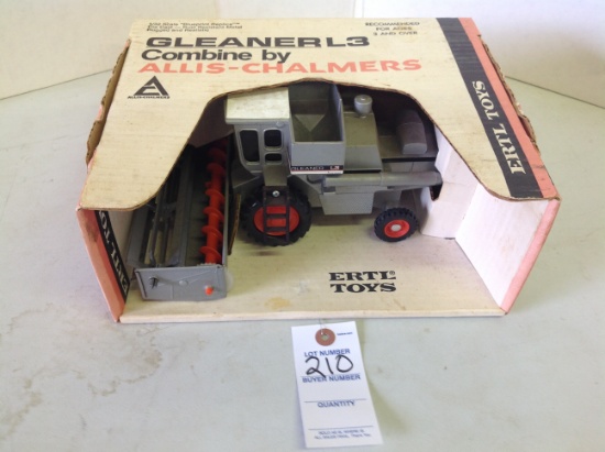 Gleaner Combine, Allis Chalmers, 1/32 NIB