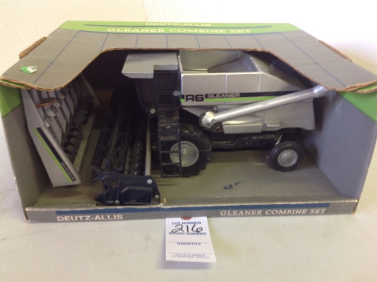 Gleaner Combine Set, Deutz Allis, NIB, Scale Models, Dyersville, IA