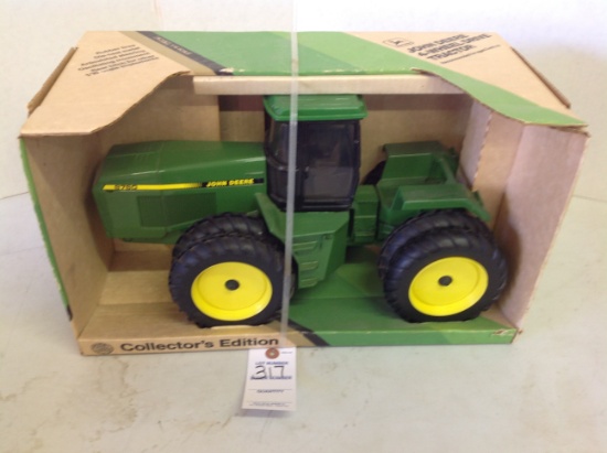John Deere 8760  4-wheel drive tractor 1/16 scale NIB, collector edition, m
