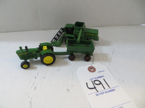 John Deere 5020 Diesel Tractor, Wagon and Combine 1/64 Scale