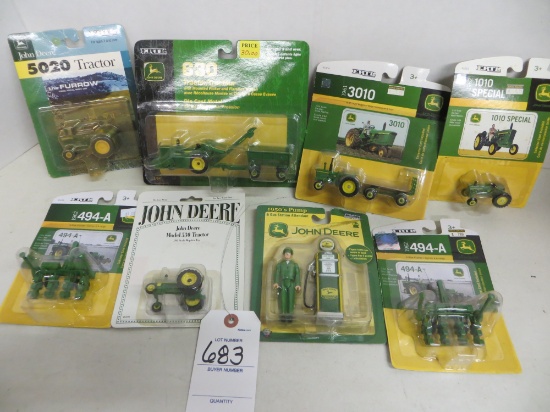 John Deere 1/64 selection in the box toys (8 pc's)