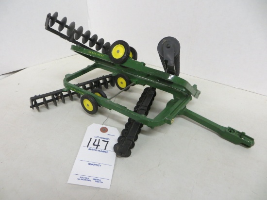 John Deere bi-fold disk