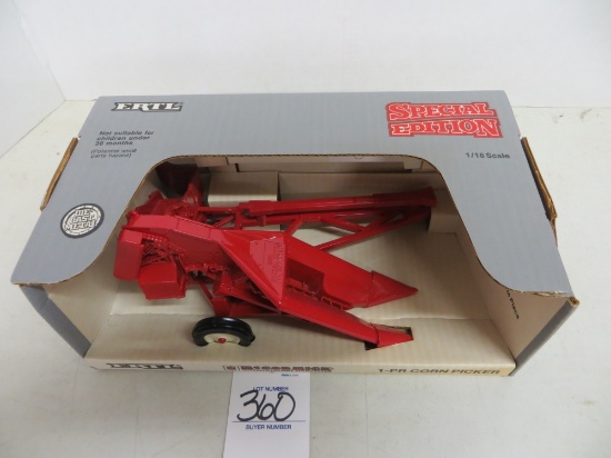 McCormick IH 1 PR corn picker, Special Edition, mint