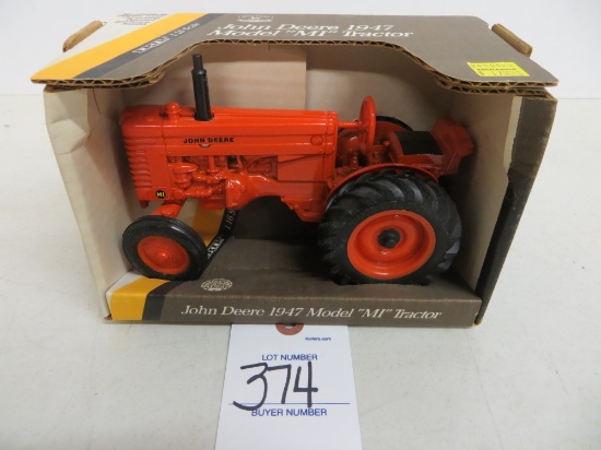 John Deere 1947 MI Tractor
