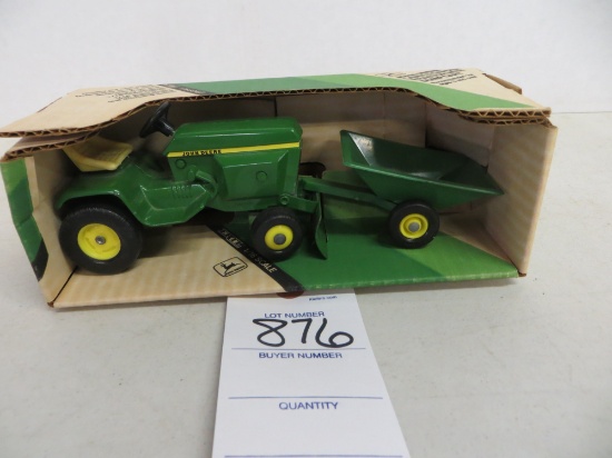 John Deere Lawn & Garden tractor w/dump cart, mint