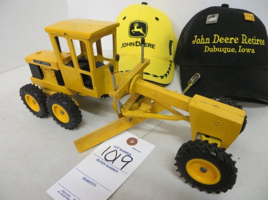 John Deere road grader w/2 John Deere Dubuque hats