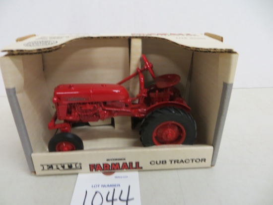 Farmall Cub Tractor, mint