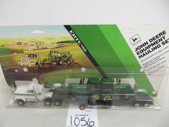 John Deere Equipment hauling set